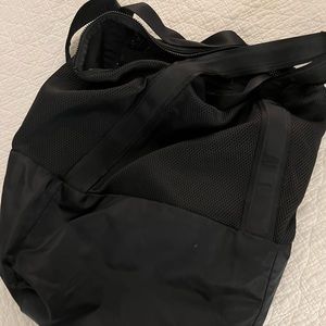 Lululemon black active totebag